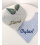 Babero bandana con nombre bordado